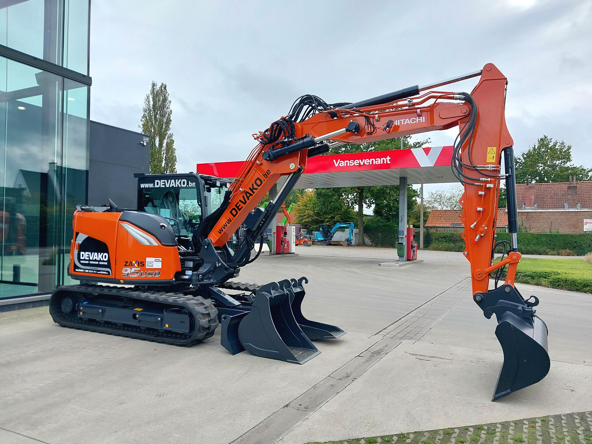 HITACHI ZX95 TRIPLE